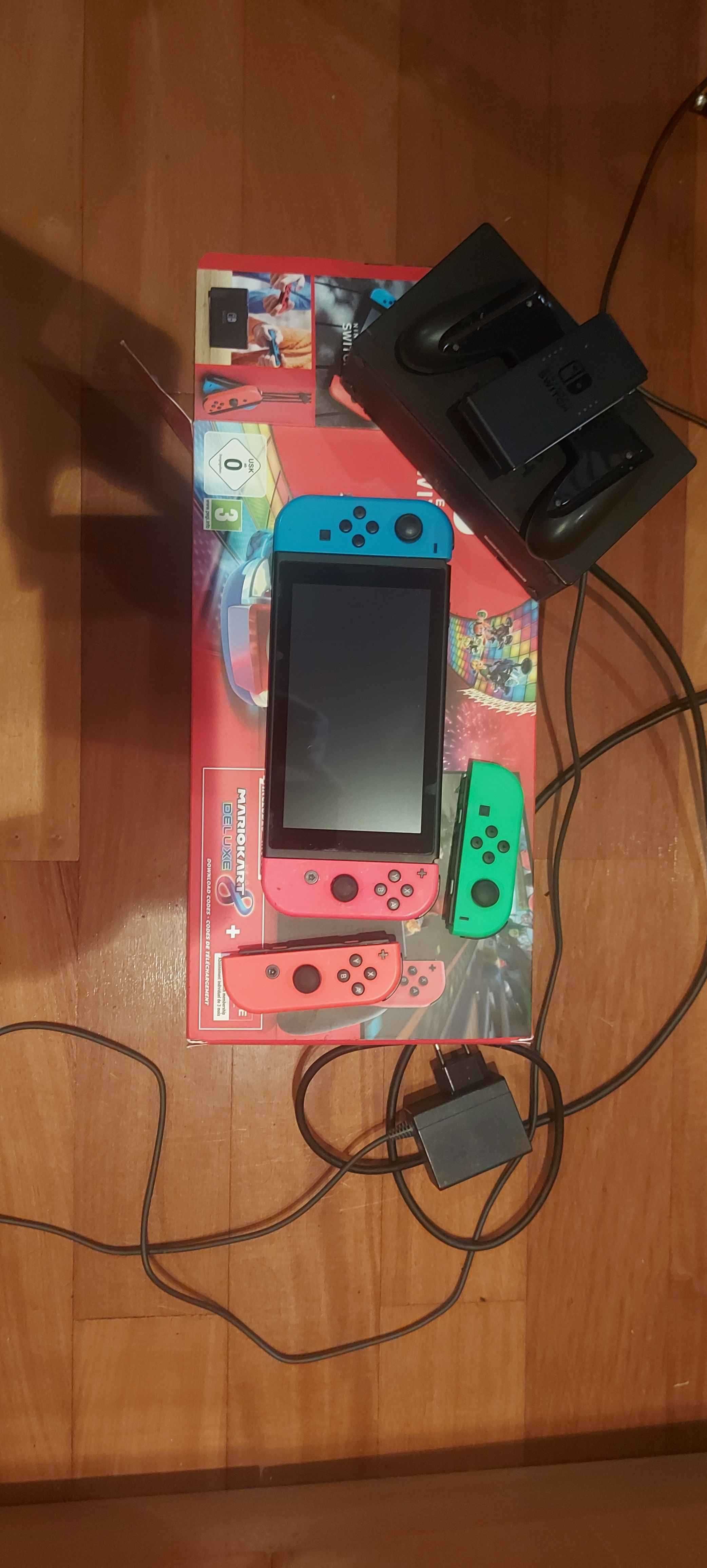 Nintendo Switch Como Nova (com 2 joycons extra)