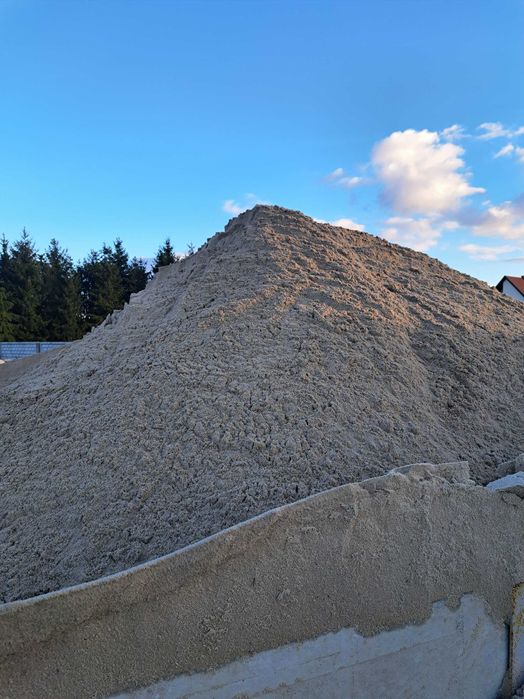 Piasek pod kostkę, do murowania, wylewek, do zasypek fundamentów.