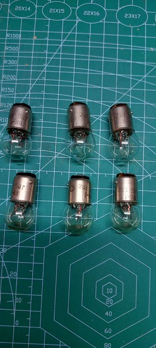 Продам лампы накаливания,  конденсаторы.