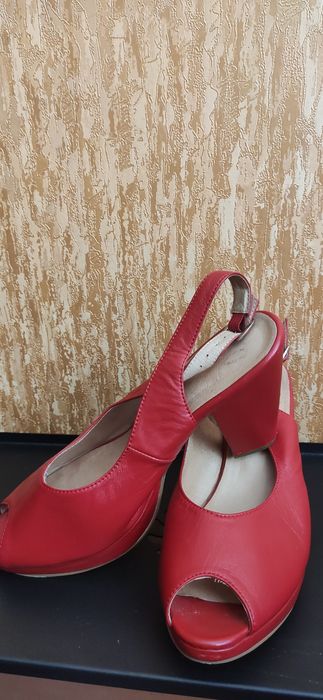 Туфлі червоні шкіряні