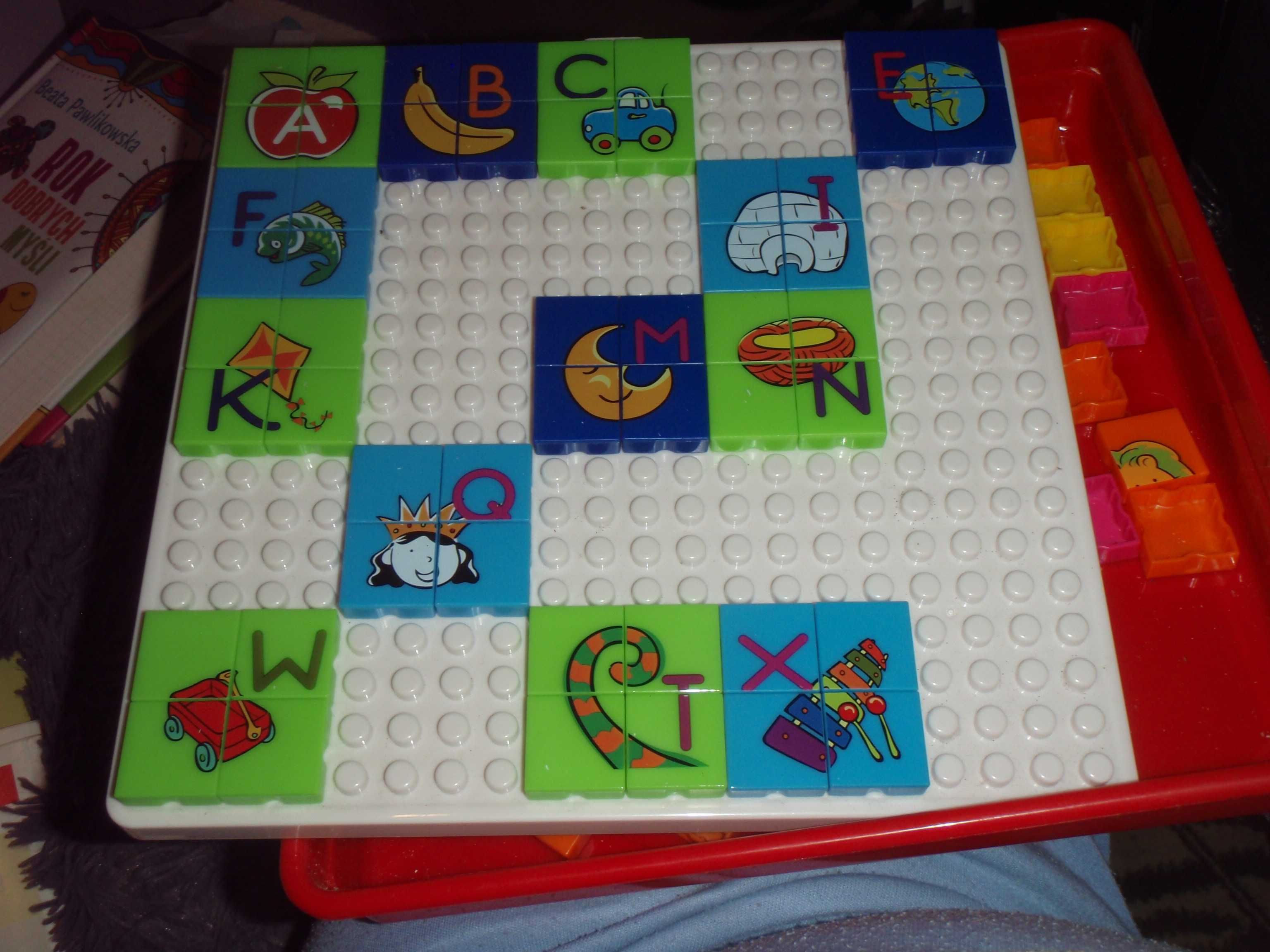 PUZZLE 100 el. klocki angielski ALFABET - 25 liter