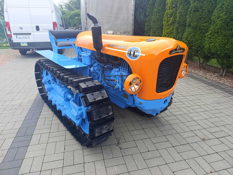 zabytkowy traktor Lamborghini 4C