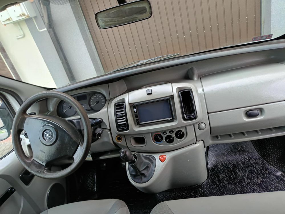 Opel Vivaro 2.0 b+g jak trafic primastar