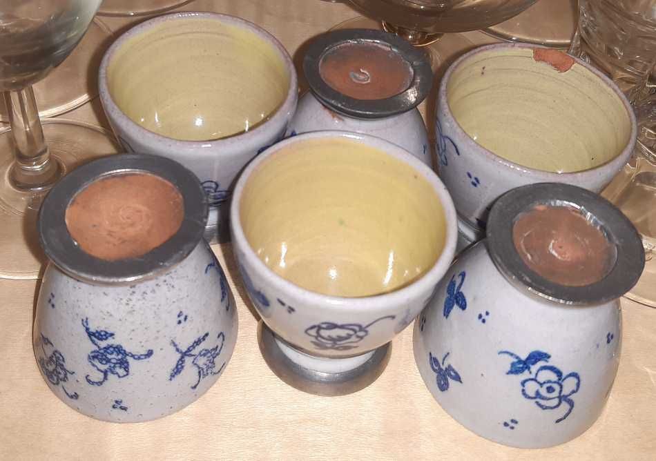 5 Kubków i 6 Kieliszków Ceramicznych dość starych.