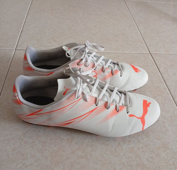 Chuteira attacanto puma branca