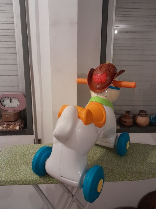 Vendo Cavalo CHICCO Para Criança a pilhas com sons em bom estado