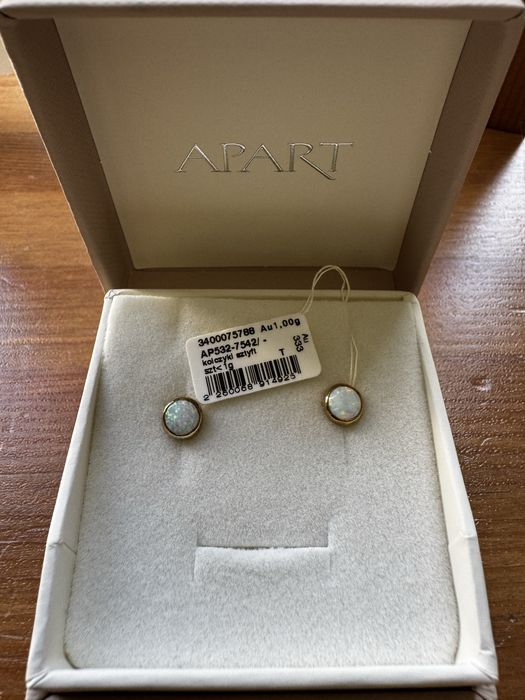 Złote kolczyki z opalitem sztyft Apart