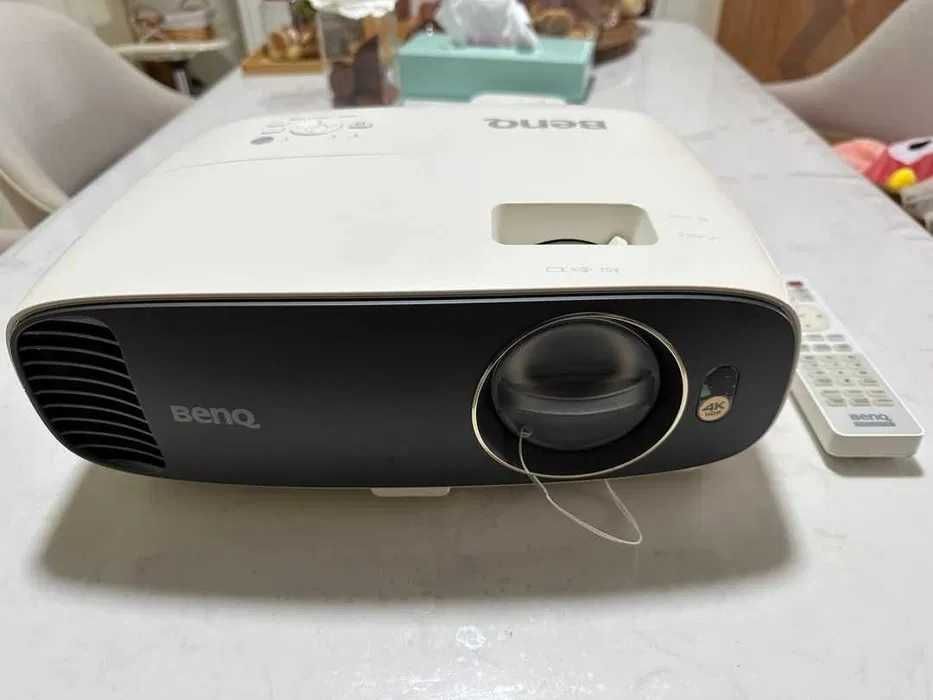 Projector Benq W1700 4K HDR como novo