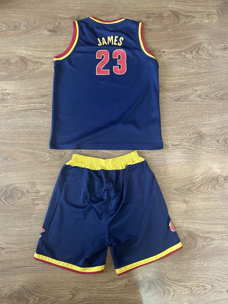 Баскетюольна форма Lebron James