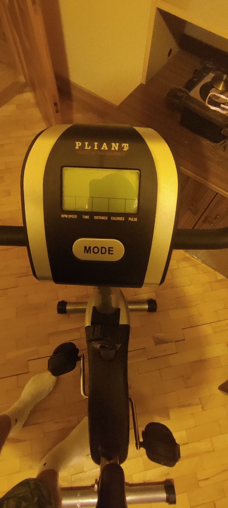 Rower stacjonarny mało używany.