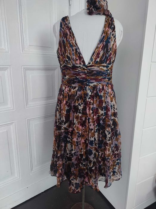 Piękna sukienka w kwiaty rozmiar 16