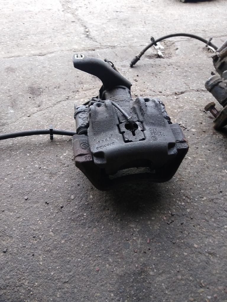 Zacisk jarzmo tył prawy lewy Iveco daily IV oryginał 14-