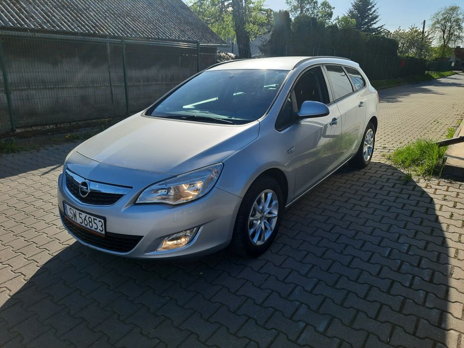 Ładny stan benzyna mały przebieg sprowadzony i zarejestrowany