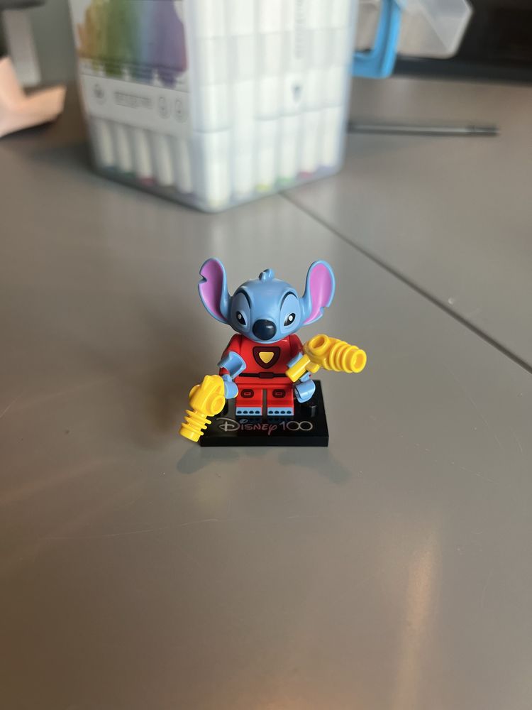 Lego minifigurka stitch disney 100