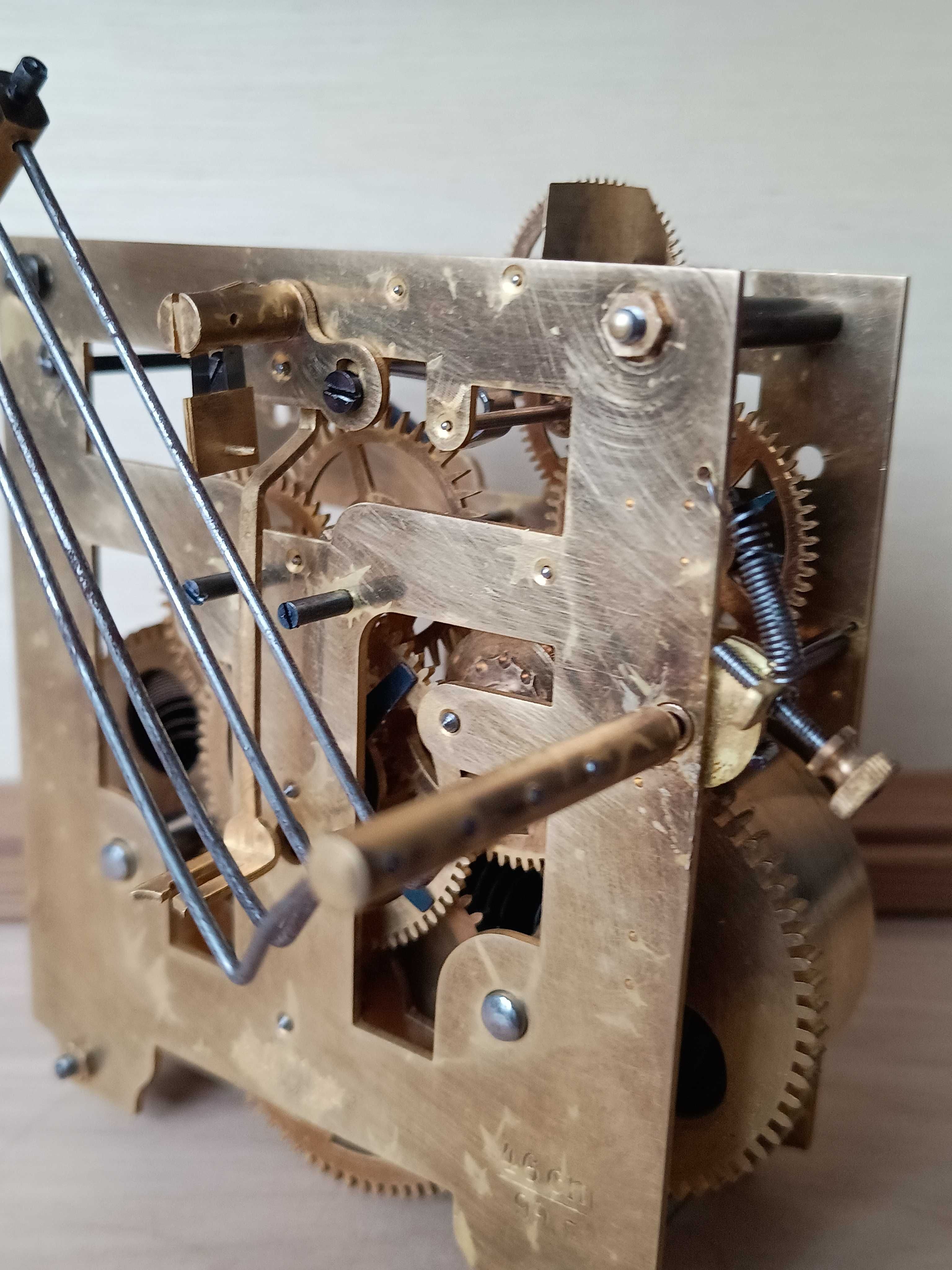 Mechanizm starego zegara 4 młotki