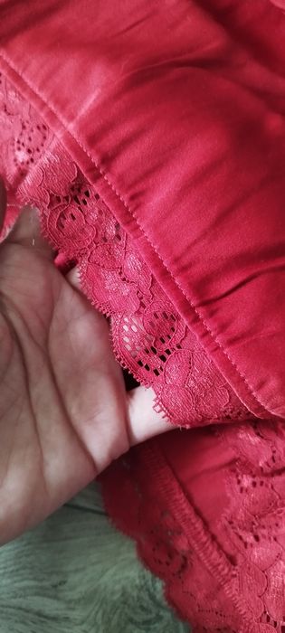 Sexy czerwona satynowa koronkowa nowa piżama M