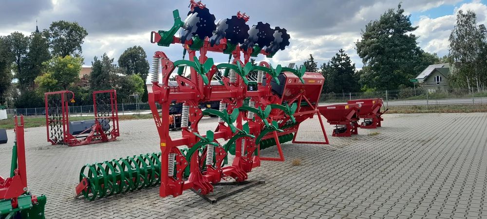Agro-Masz Agregat bezorkowy Runner 3 m wał daszkowy