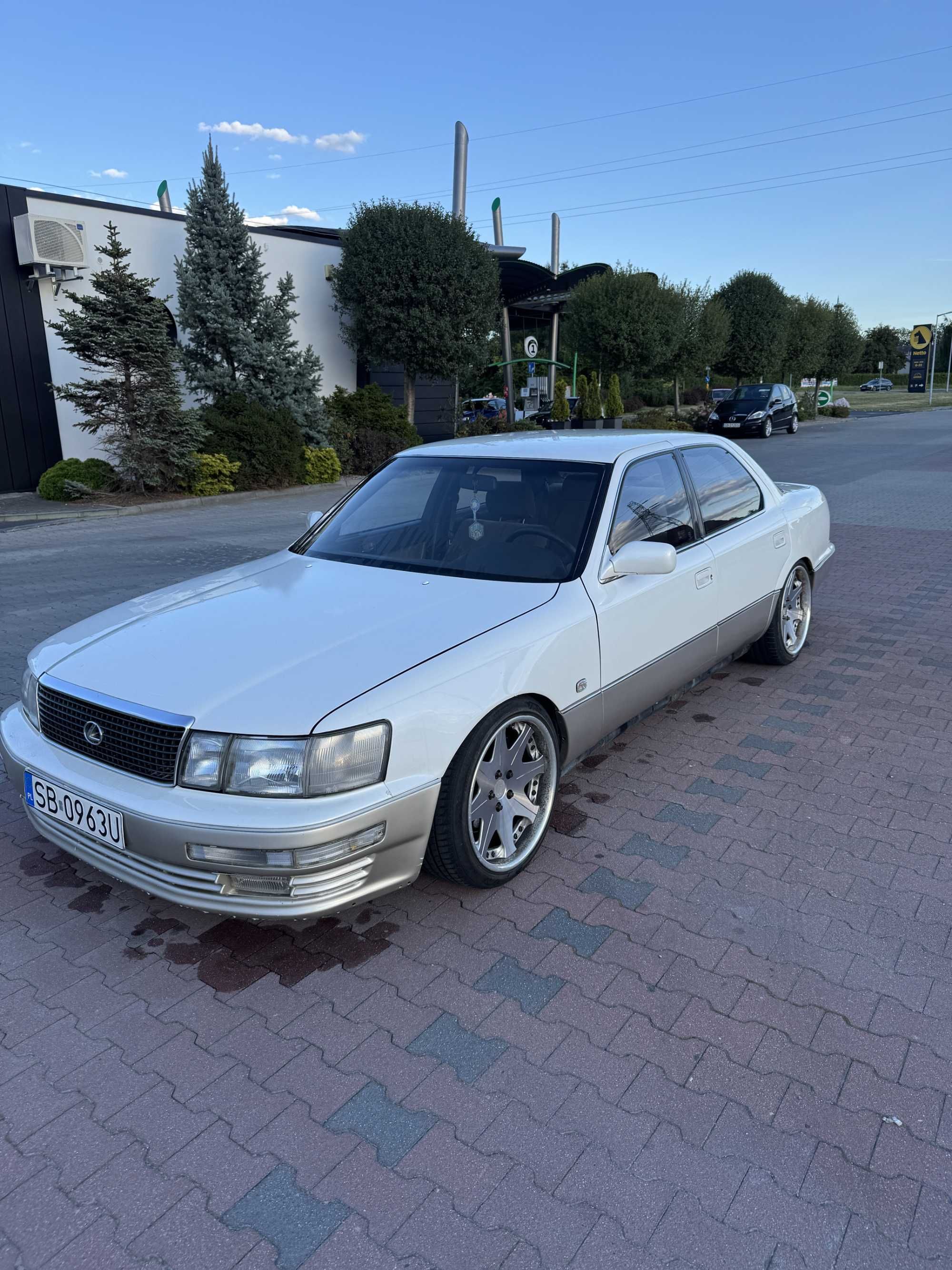 Lexus LS400 UCF10