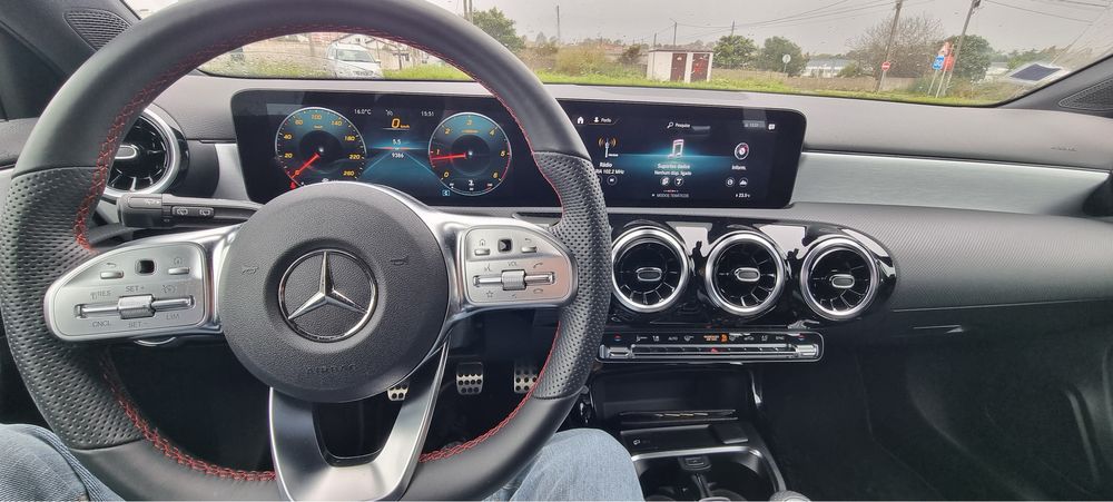 Mercedes-Benz A180d APENAS 9380km semi-novo