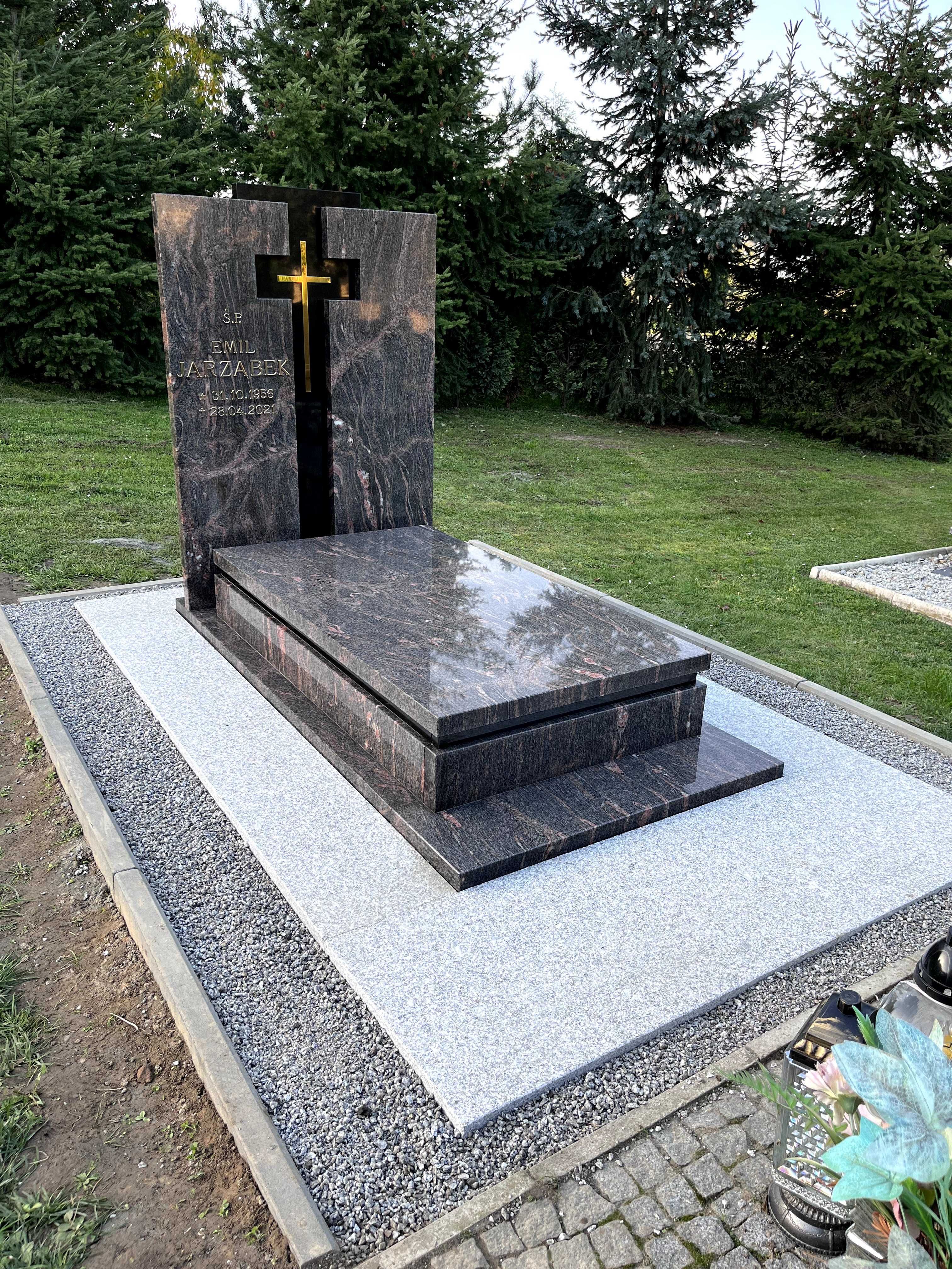 Nagrobek granitowy HIMALAYA BRYŁA
