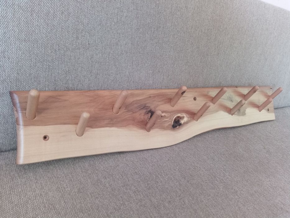 Вішалка на стіну