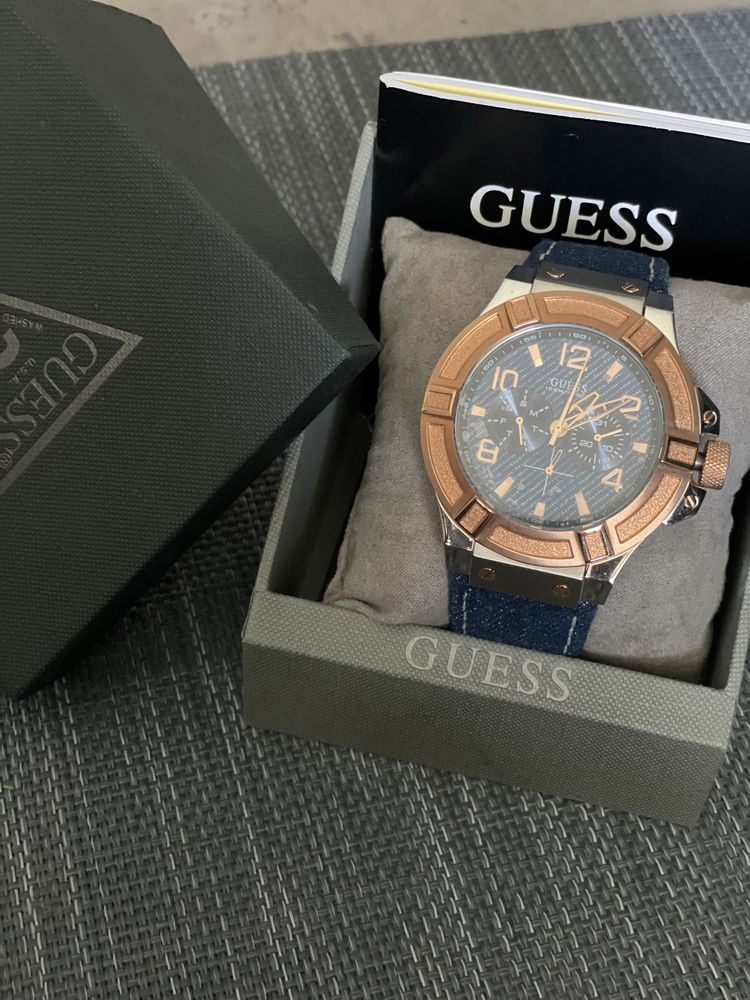 Guess годинник