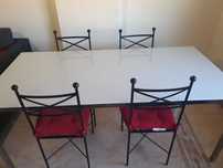 Mesa com 4 cadeiras