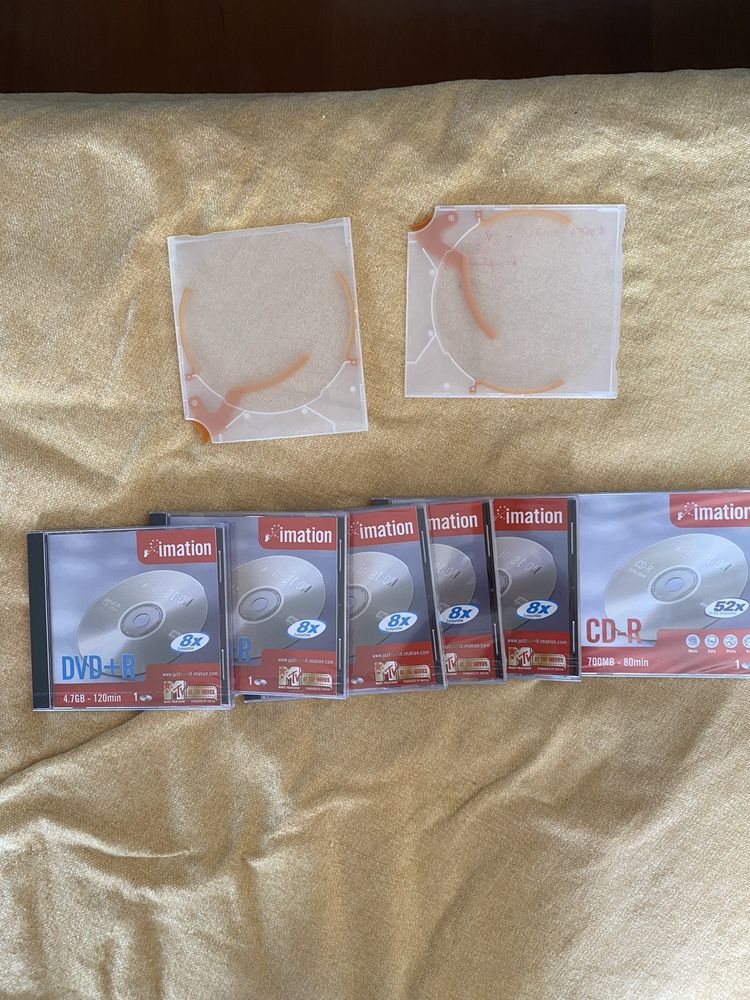 Conjunto de cds novos e embalados com 2 capas