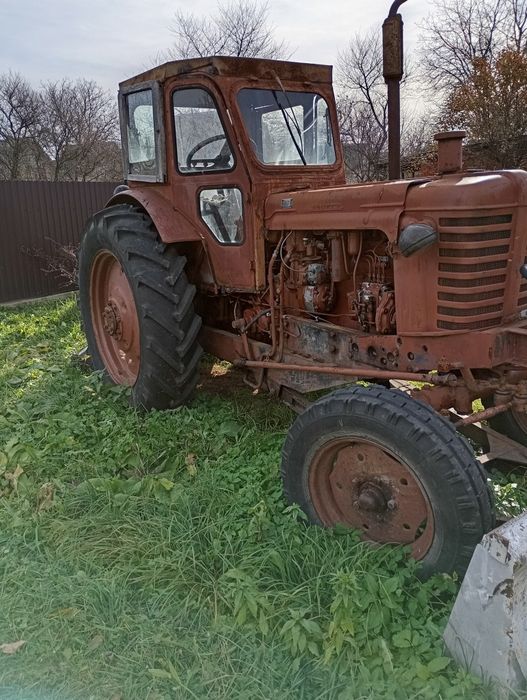 Трактор ескаватор