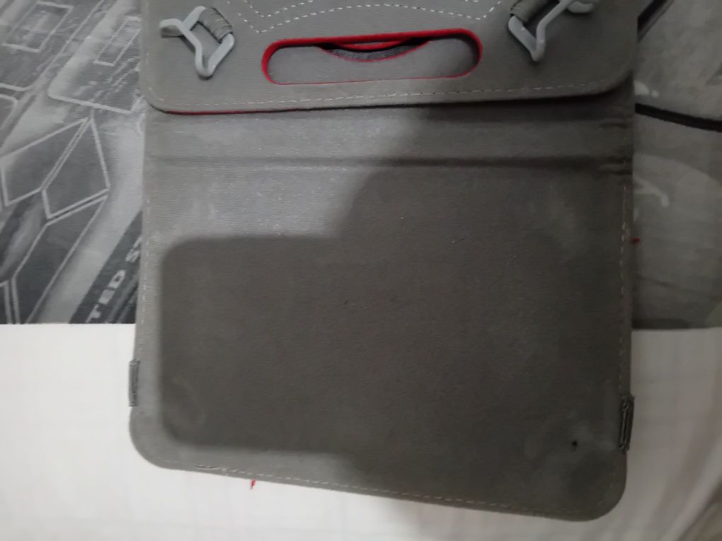 Capa de tablete usada