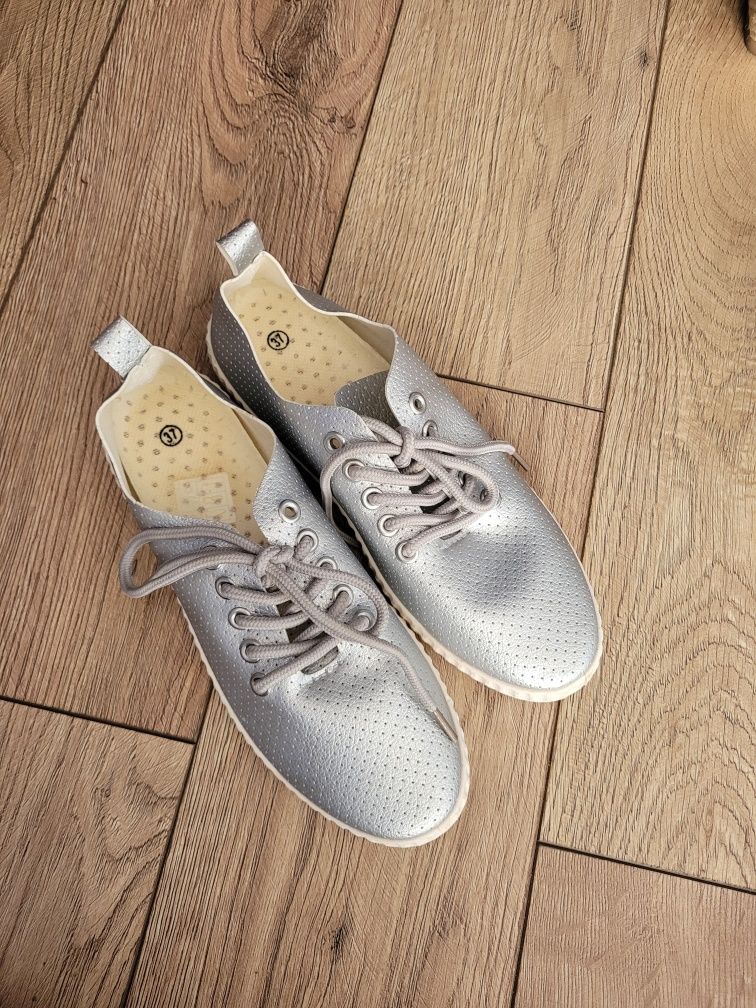 Srebrne adidasy trampki 37