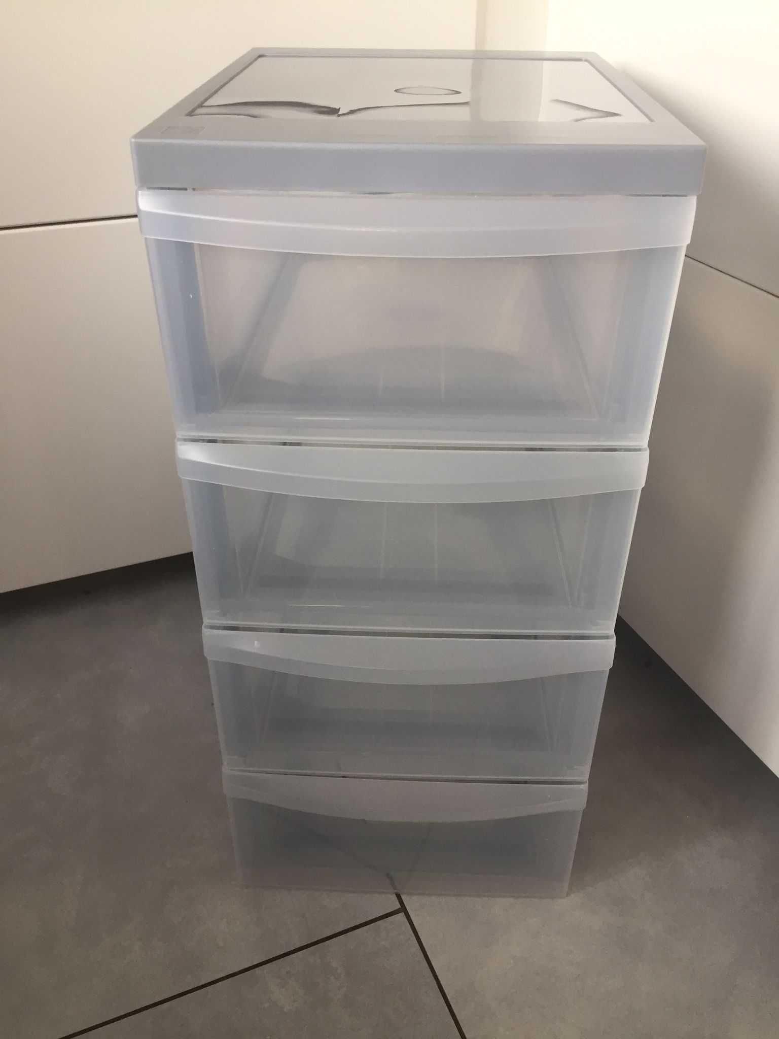 Plastikowy organizer 61,5 x 40 x 29 cm max 3 kg na półkę