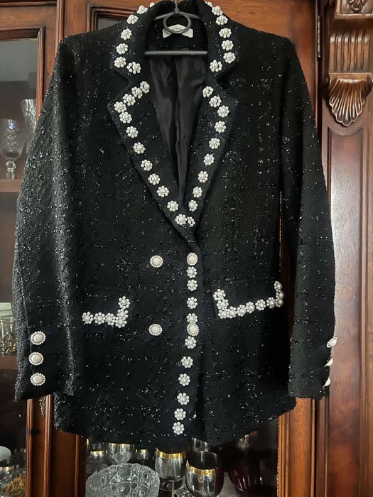 Твидовый пиджак с жемчугом