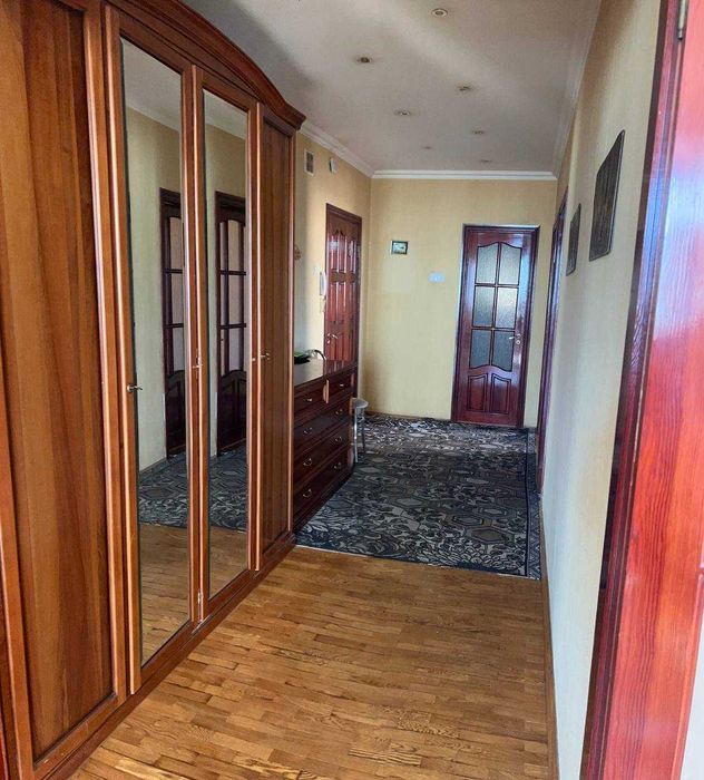 Продам 2-х ком. к-ру  улучшенной пл-ки м. Научная