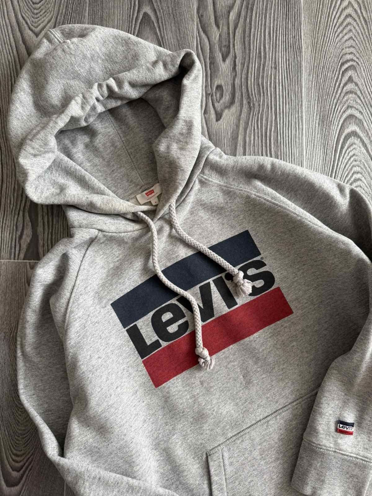 Толстовка Levi's. Размер М