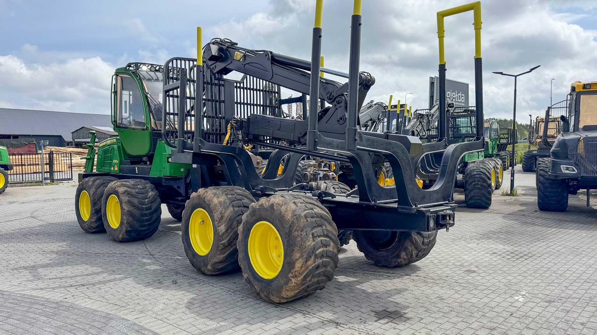 Forwarder John Deere 1010E rok 2015