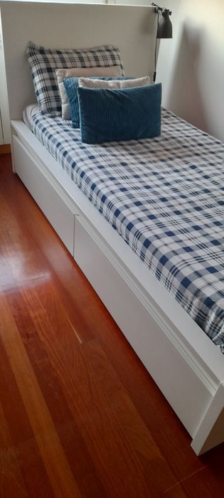 Cama solteiro branca