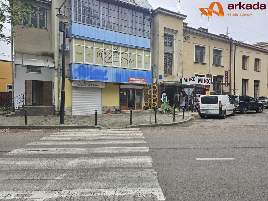 Комерція вул. Героїв Крут (орт. вул Грюнвальська, біля скверу)