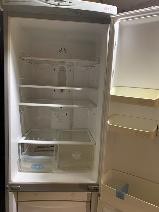 Большой холодильник LG. в отличном состоянии