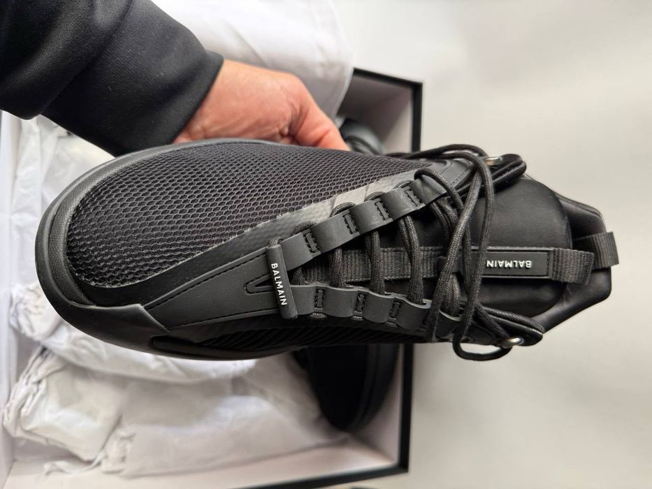 Продам кроссовки Balmain