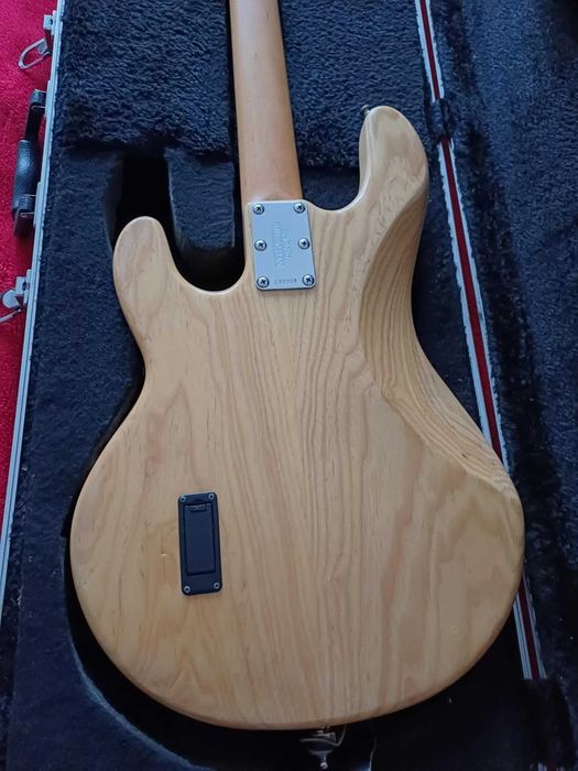 Gitara basowa Music Man Sting Ray