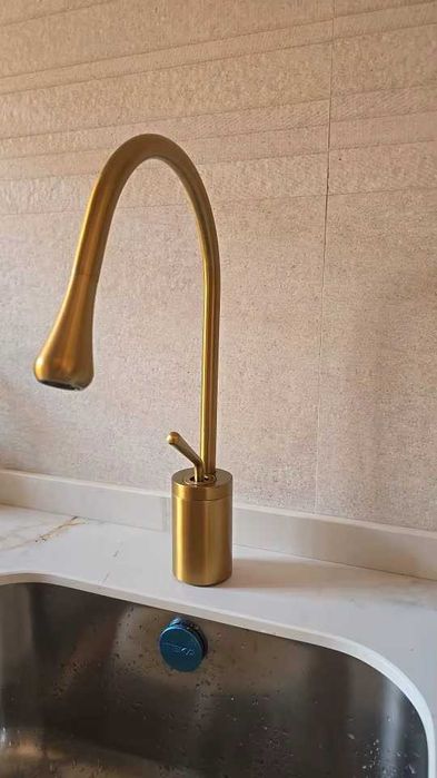 Nowoczesna NOWA bateria nablatowa wysoka do umywalki MOSIĘŻNA