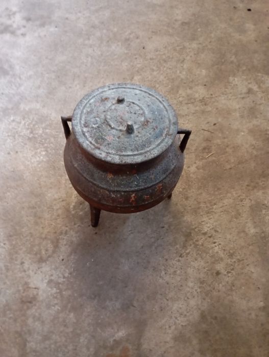 Vendo panela de ferro muita bonita bom estado