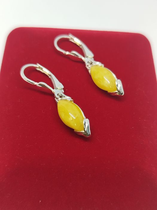 Srebrne kolczyki z mlecznym bursztynem, srebro próby 925