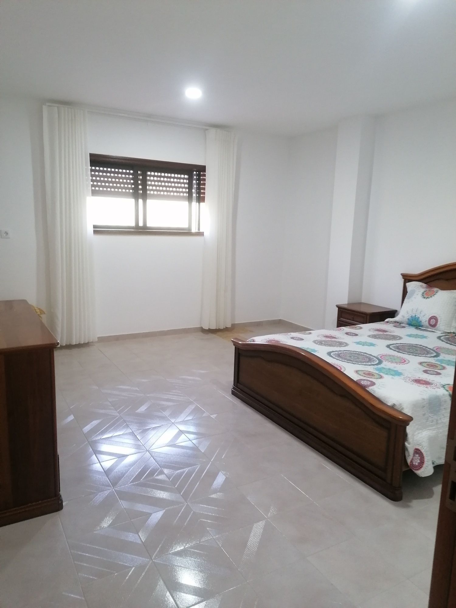 Quartos para casal, Rua badén Powell 94 Nogueira do Cravo, pindelo