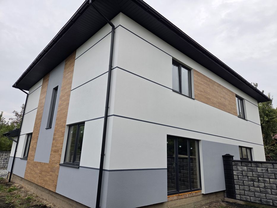 Власник. Продам котедж м.Рівне  вул.Залізнична 5/а Басівкут.