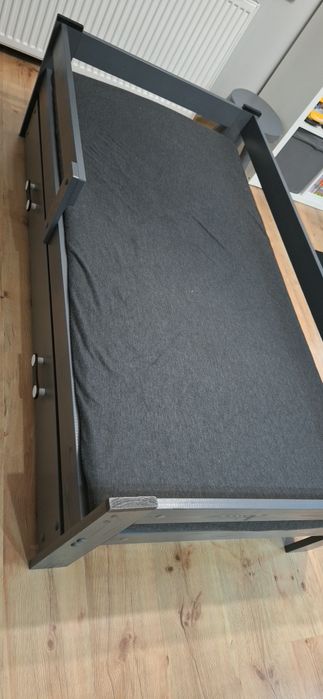 Łóżko młodzieżowe wym. zew. 84 x164 cm , wym.wew 80x160 cm wys. 46 cm.