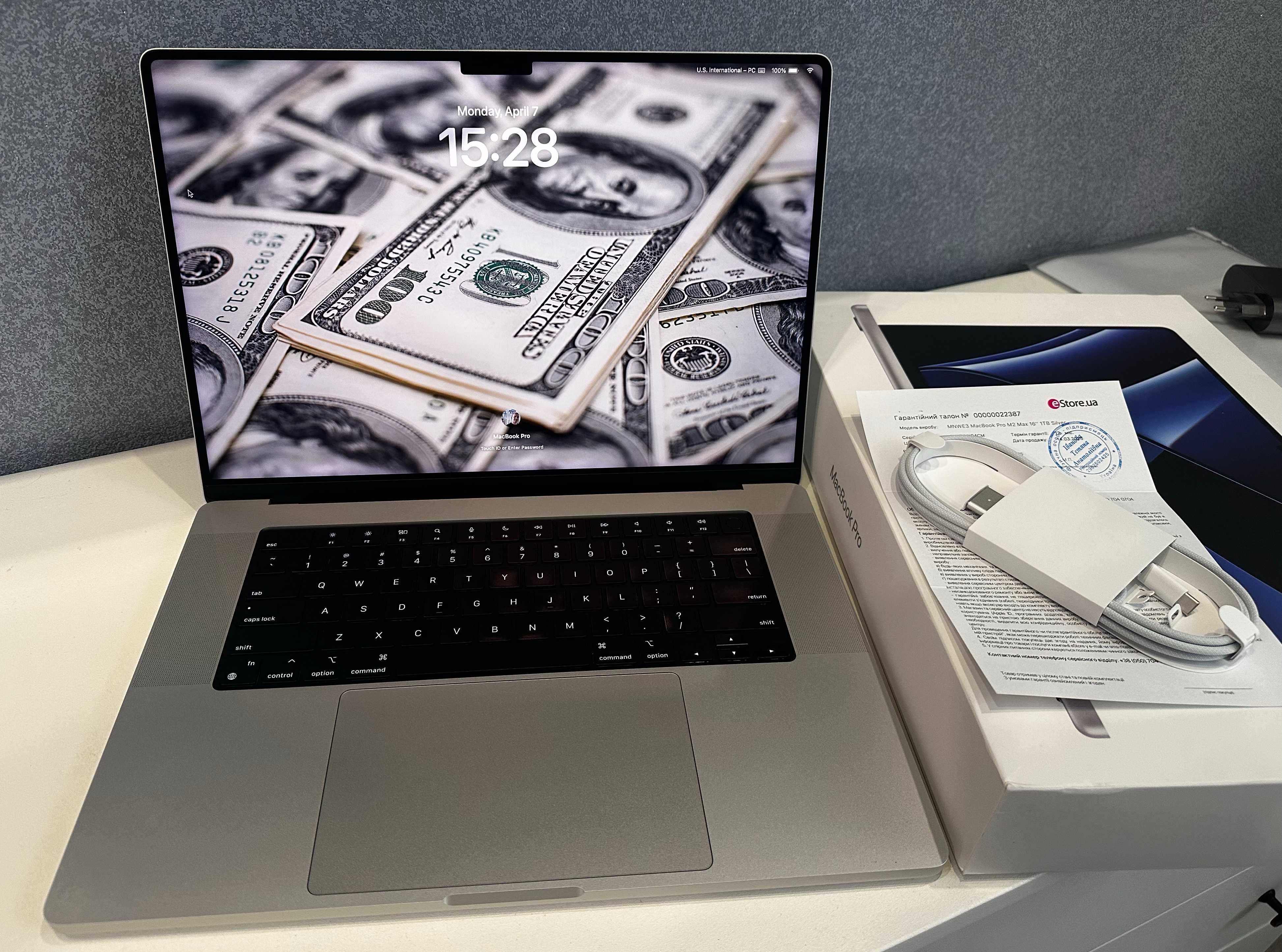 MacBook Pro M2 Max 16 1TB 32 GB Silver как новый, с estore