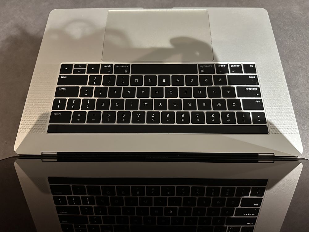 Macbook Pro 15” 1tb SSD 16gb RAM 2017