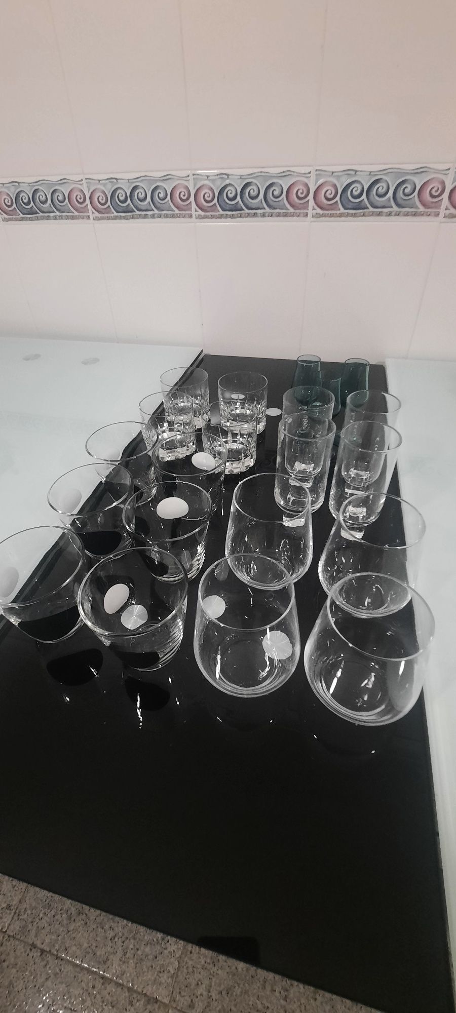 Conjunto de vários copos de várias marcas